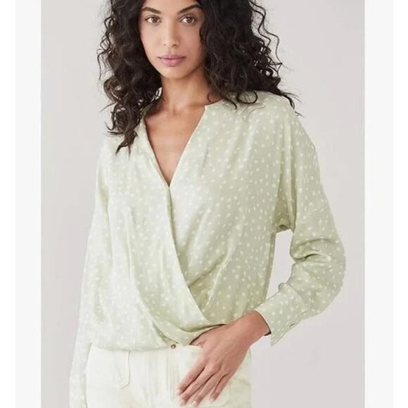 Vince Silk Blouse Stone Dot Surplice Quiet Luxury Classic Size L Coastal Drapey - Picture 1 of 9